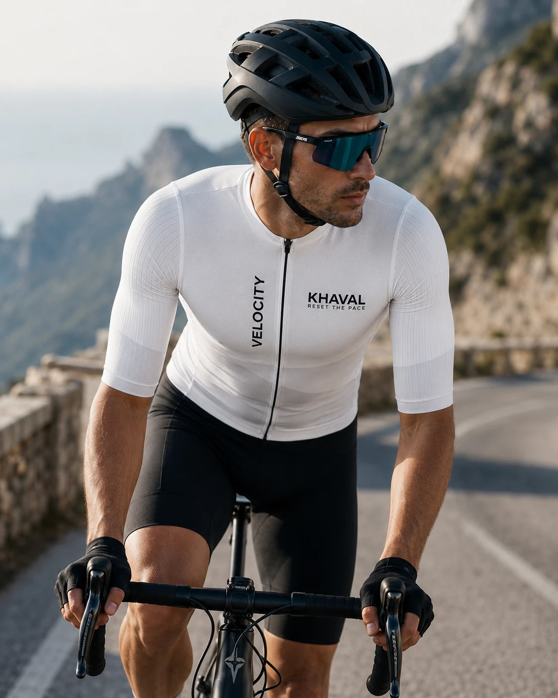 Cycliste portant le maillot VELOCITY