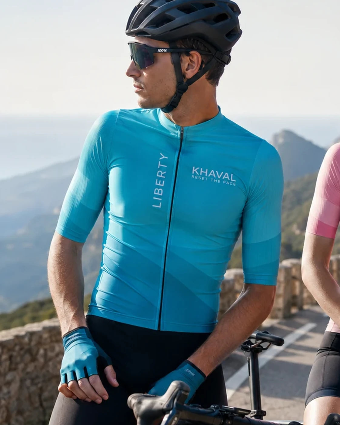 Cycliste portant le maillot LIBERTY